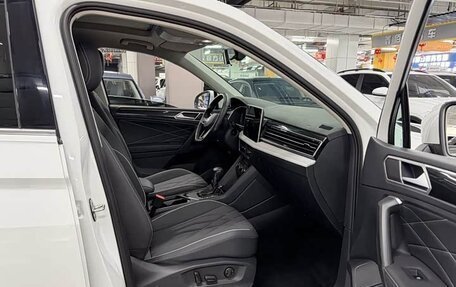 Volkswagen Tiguan II, 2023 год, 2 540 000 рублей, 8 фотография