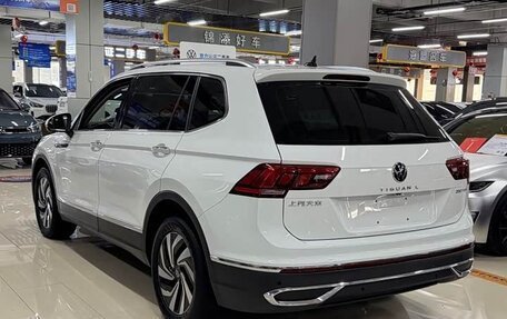 Volkswagen Tiguan II, 2023 год, 2 540 000 рублей, 9 фотография