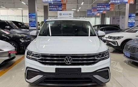 Volkswagen Tiguan II, 2023 год, 2 540 000 рублей, 7 фотография