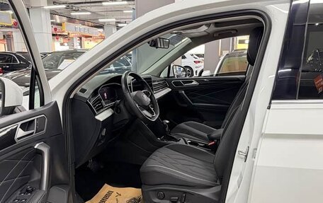 Volkswagen Tiguan II, 2023 год, 2 540 000 рублей, 10 фотография