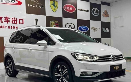 Volkswagen Touran III, 2022 год, 2 330 000 рублей, 3 фотография