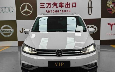 Volkswagen Touran III, 2022 год, 2 330 000 рублей, 2 фотография