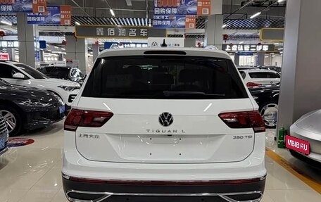 Volkswagen Tiguan II, 2023 год, 2 540 000 рублей, 11 фотография