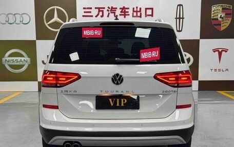 Volkswagen Touran III, 2022 год, 2 330 000 рублей, 5 фотография