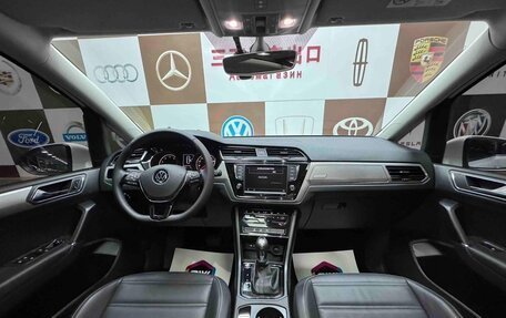 Volkswagen Touran III, 2022 год, 2 330 000 рублей, 17 фотография