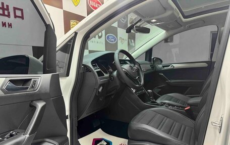 Volkswagen Touran III, 2022 год, 2 330 000 рублей, 16 фотография