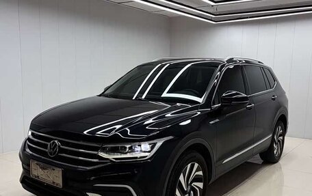 Volkswagen Tiguan II, 2023 год, 2 500 000 рублей, 5 фотография