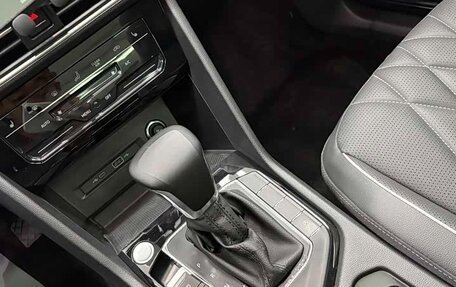 Volkswagen Tiguan II, 2023 год, 2 500 000 рублей, 16 фотография