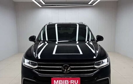 Volkswagen Tiguan II, 2023 год, 2 500 000 рублей, 9 фотография