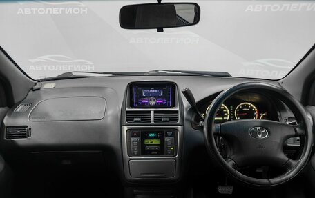 Toyota Gaia, 2003 год, 599 000 рублей, 9 фотография