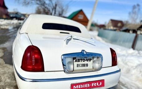 Lincoln Town Car III рестайлинг, 2001 год, 240 000 рублей, 1 фотография