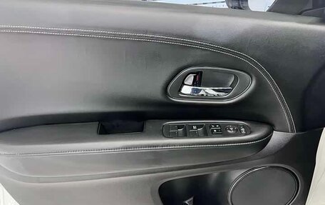 Honda Vezel, 2022 год, 1 650 000 рублей, 15 фотография