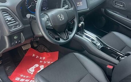 Honda Vezel, 2022 год, 1 550 000 рублей, 6 фотография