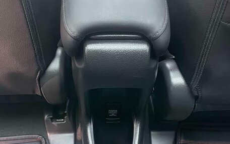 Honda Vezel, 2022 год, 1 550 000 рублей, 19 фотография