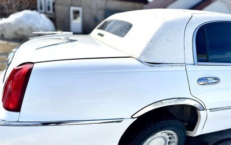 Lincoln Town Car III рестайлинг, 2001 год, 240 000 рублей, 5 фотография