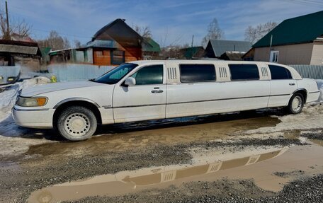 Lincoln Town Car III рестайлинг, 2001 год, 240 000 рублей, 12 фотография