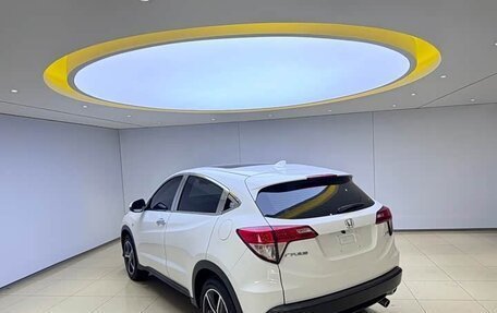 Honda Vezel, 2022 год, 1 550 000 рублей, 3 фотография