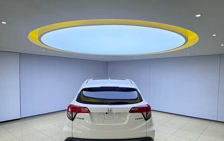 Honda Vezel, 2022 год, 1 550 000 рублей, 7 фотография