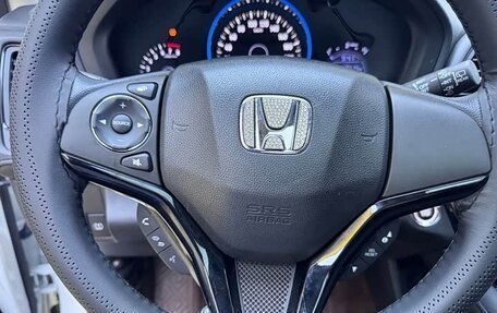Honda Vezel, 2022 год, 1 550 000 рублей, 14 фотография