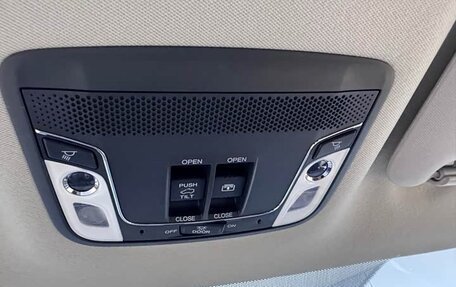 Honda Vezel, 2022 год, 1 550 000 рублей, 17 фотография