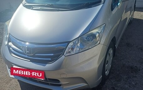 Honda Freed I, 2012 год, 950 000 рублей, 3 фотография