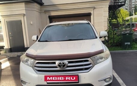 Toyota Highlander III, 2011 год, 1 650 000 рублей, 2 фотография