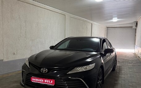 Toyota Camry, 2021 год, 3 650 000 рублей, 1 фотография