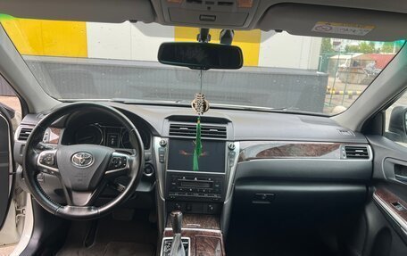 Toyota Camry, 2017 год, 2 950 000 рублей, 6 фотография
