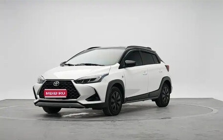 Toyota Yaris XP150 рестайлинг, 2022 год, 1 010 000 рублей, 1 фотография