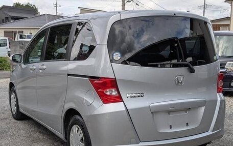 Honda Freed I, 2010 год, 900 000 рублей, 3 фотография