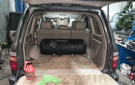 Toyota Land Cruiser 100 рестайлинг 2, 2002 год, 1 630 000 рублей, 9 фотография