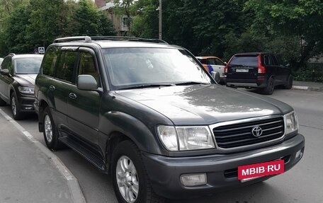 Toyota Land Cruiser 100 рестайлинг 2, 2002 год, 1 630 000 рублей, 3 фотография