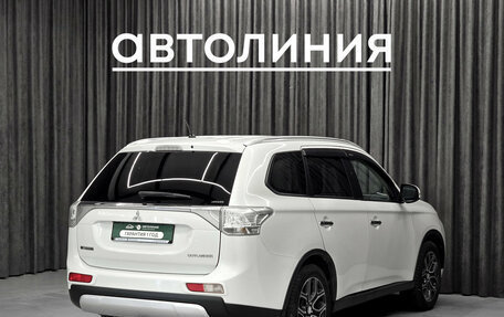Mitsubishi Outlander III рестайлинг 3, 2014 год, 1 570 000 рублей, 9 фотография