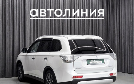 Mitsubishi Outlander III рестайлинг 3, 2014 год, 1 570 000 рублей, 7 фотография