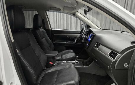 Mitsubishi Outlander III рестайлинг 3, 2014 год, 1 570 000 рублей, 14 фотография