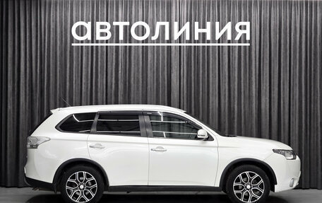 Mitsubishi Outlander III рестайлинг 3, 2014 год, 1 570 000 рублей, 5 фотография