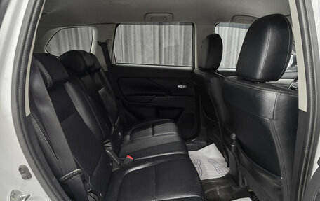 Mitsubishi Outlander III рестайлинг 3, 2014 год, 1 570 000 рублей, 16 фотография