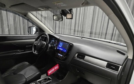 Mitsubishi Outlander III рестайлинг 3, 2014 год, 1 570 000 рублей, 15 фотография