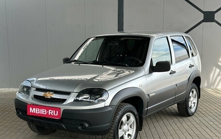 Chevrolet Niva I рестайлинг, 2017 год, 780 000 рублей, 3 фотография