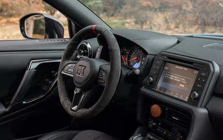 Nissan GT-R, 2018 год, 21 800 000 рублей, 17 фотография
