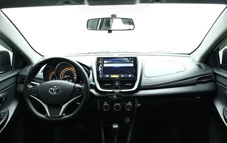 Toyota Yaris XP150 рестайлинг, 2022 год, 1 010 000 рублей, 8 фотография
