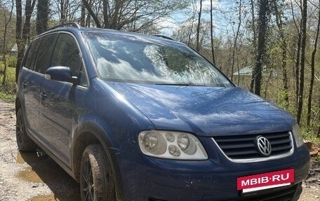 Volkswagen Touran III, 2005 год, 390 000 рублей, 2 фотография
