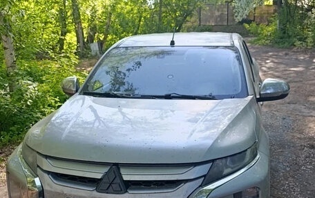 Mitsubishi L200 IV рестайлинг, 2019 год, 1 900 000 рублей, 14 фотография