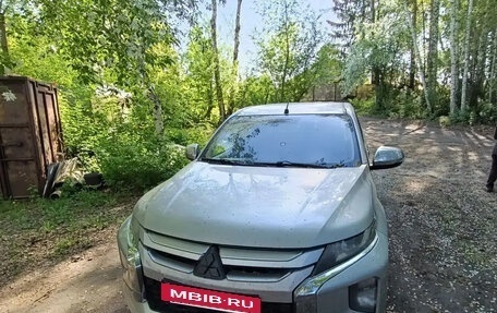 Mitsubishi L200 IV рестайлинг, 2019 год, 1 900 000 рублей, 13 фотография
