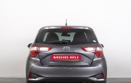 Toyota Vitz, 2017 год, 999 000 рублей, 5 фотография