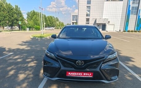 Toyota Camry, 2021 год, 2 600 000 рублей, 1 фотография