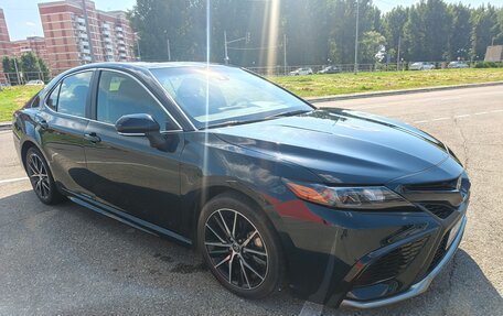 Toyota Camry, 2021 год, 2 600 000 рублей, 2 фотография
