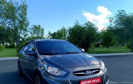 Hyundai Solaris II рестайлинг, 2012 год, 879 000 рублей, 1 фотография
