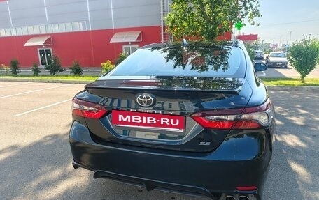 Toyota Camry, 2021 год, 2 600 000 рублей, 4 фотография