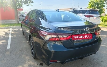 Toyota Camry, 2021 год, 2 600 000 рублей, 5 фотография